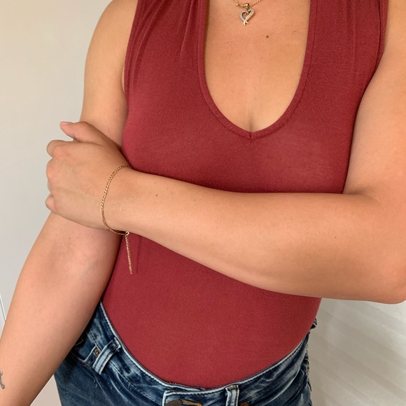 Red Top . 🌹 - Picture 3 of 3